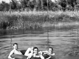 Bagno nel canale 1960