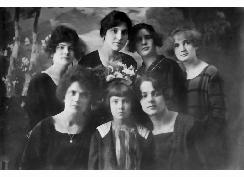 Pina, Gina, Irma, Fernanda