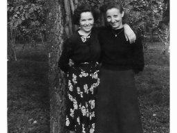 Lisetta con una sfollata 1946