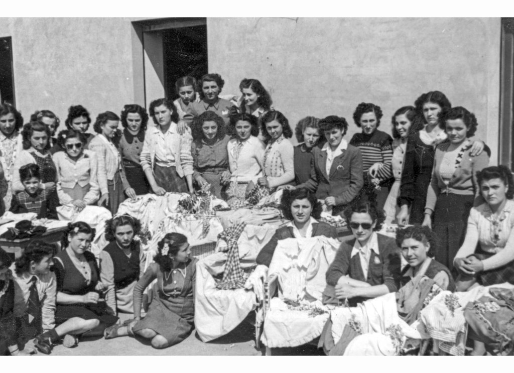 Scuola cucito Cant. Sociale 1946