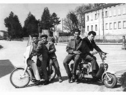 Costante e amici in moto