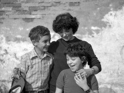 due ragazzi e una Titti