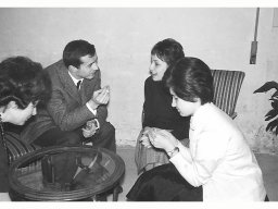 Schiatti intrattiene le ragazze