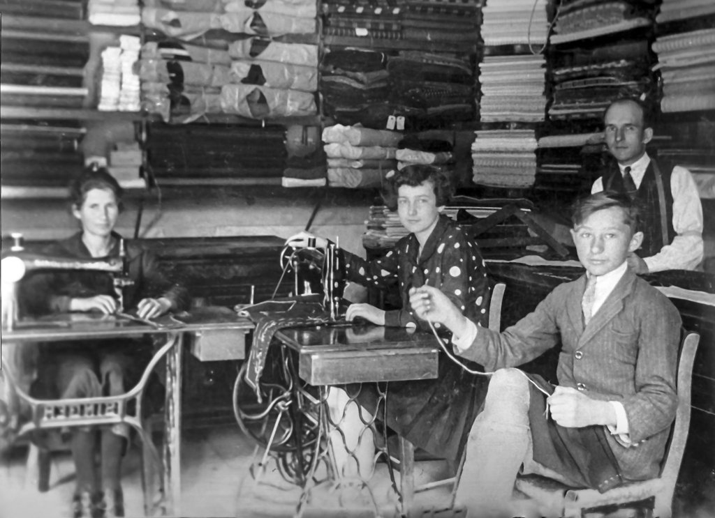 Achille Bonezzi, via De Amicis anni'30