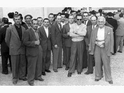 Davanti alla portineria Landini anni 50