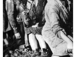 Maria Scaclavalser al centro