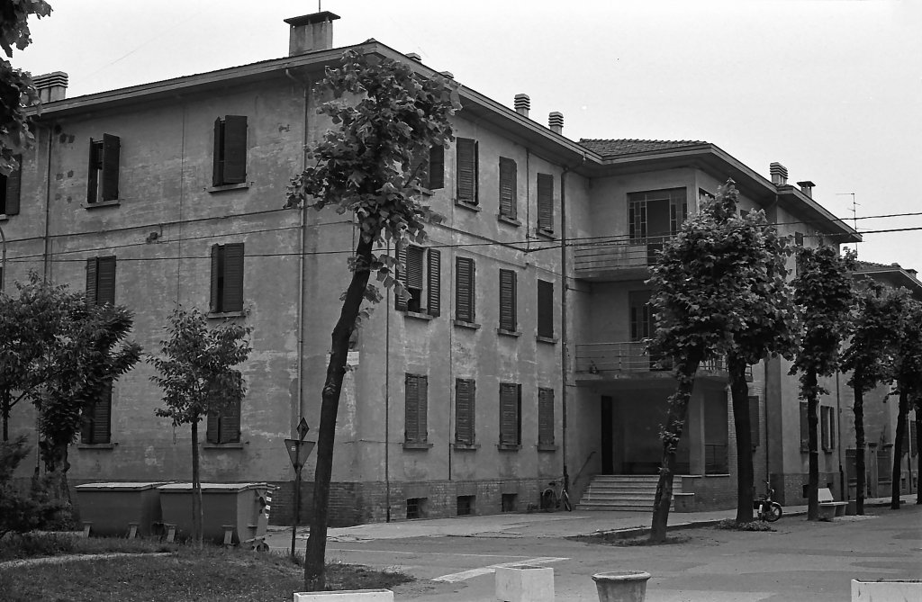 Via De Amicis case Landini