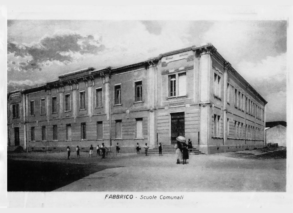 Via De Amicis, Le scuole elementari