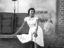 Giuliana 1958 pozzo in via Motta