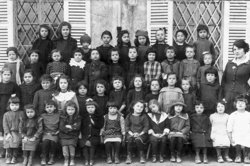 Prima elementare 1920 con Alice Degoli