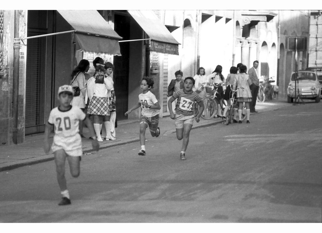 Giochi in piazza anni '70